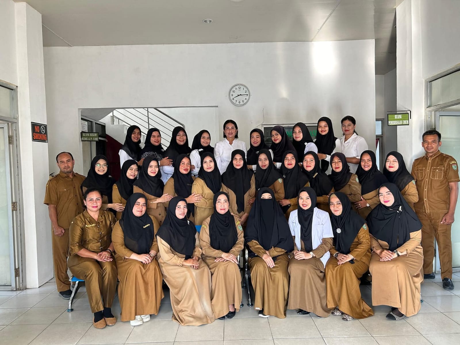 Seluruh Staf Puskesmas Aek Ledong